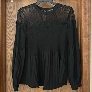 Lace accordion blouse